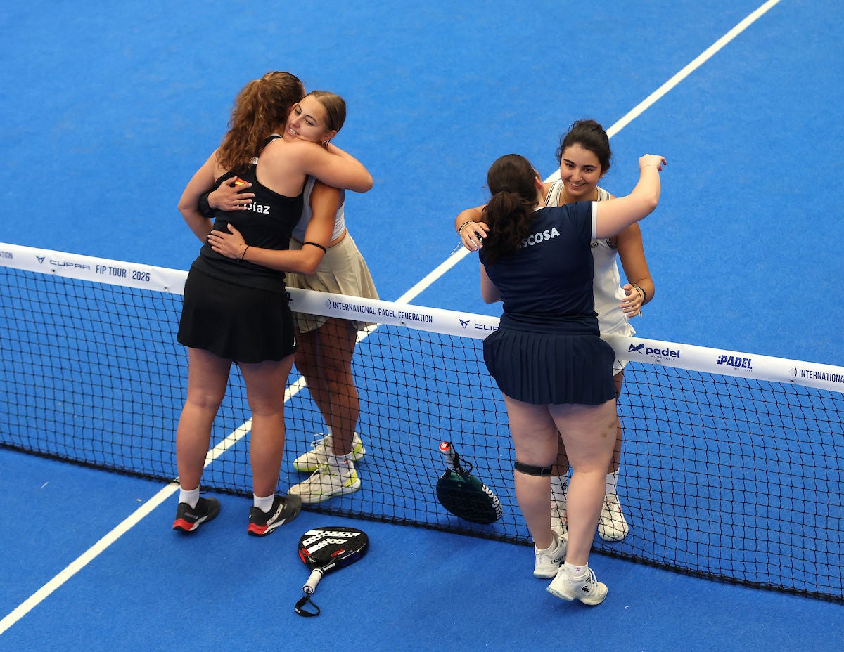 Padel Doubles teams embracing